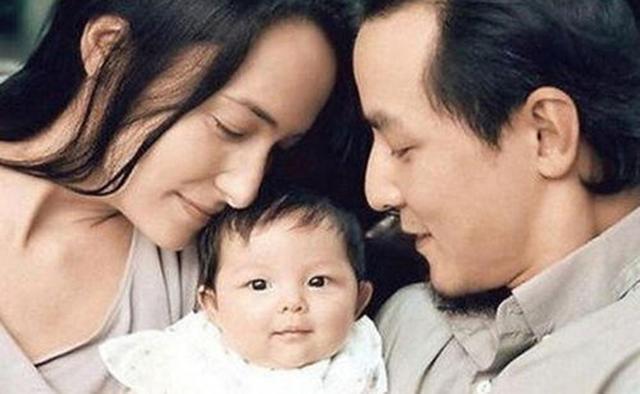 吴彦祖携41岁外籍妻子亮相1身材高挑气质极佳,相恋17年有夫妻相