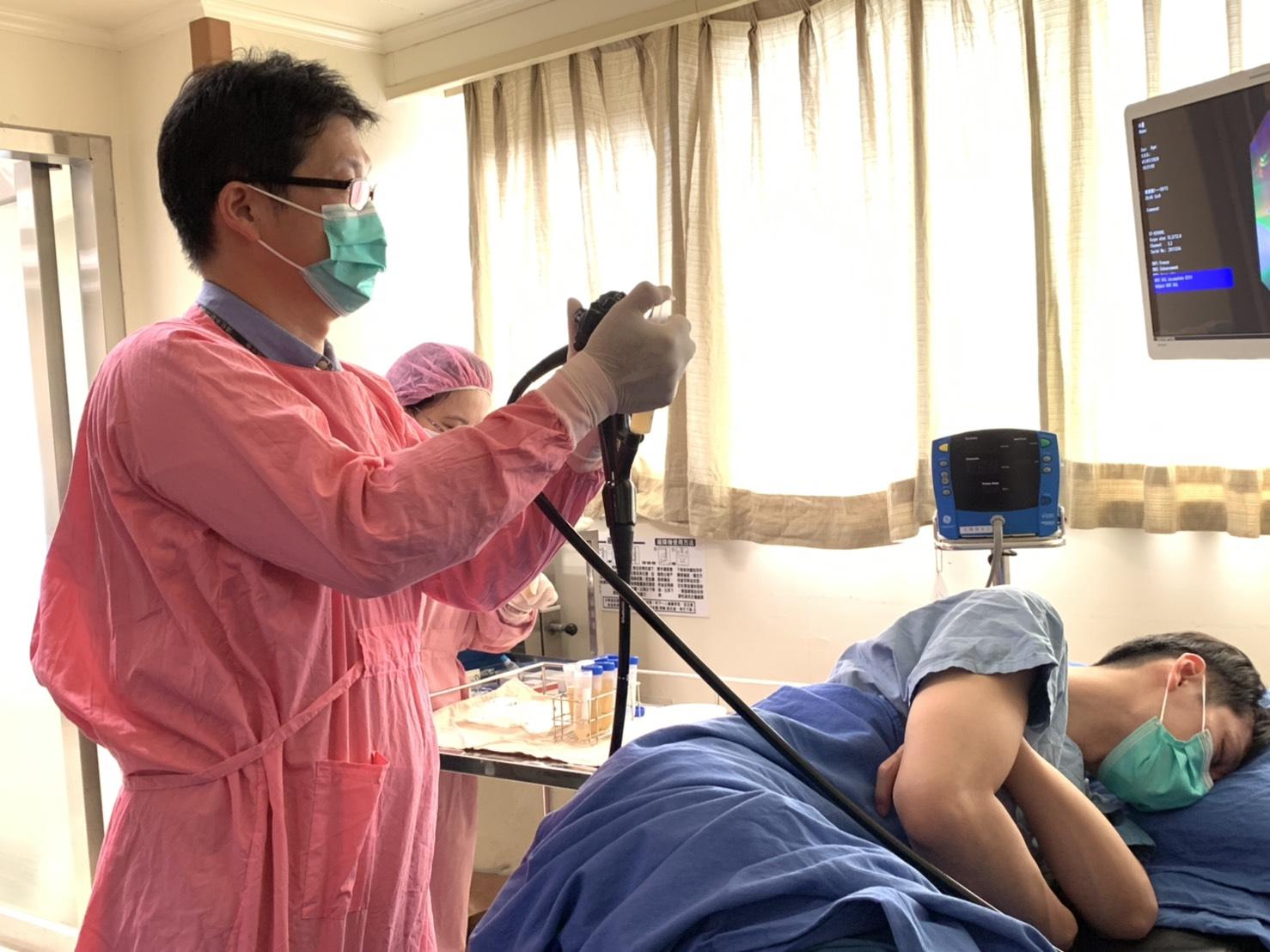 人类拉的屎为什么会臭（吃屎对身体有什么影响）(图8)