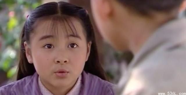 童星杨丽晓素颜出镜教学修眉毛,却把眉毛修毁了,自己很崩溃