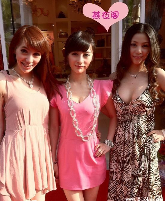 李伟和“托奶事件”女主夏航燕的照片