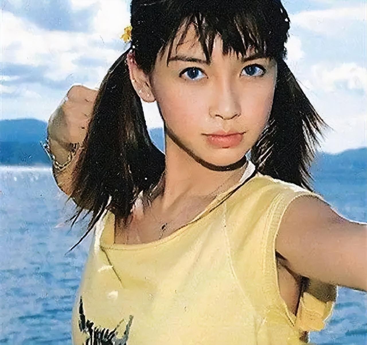 杨颖个人资料简介详细（回顾杨颖的成长史，才明白讨好型人格的黄晓明，又怎会留得住她？）