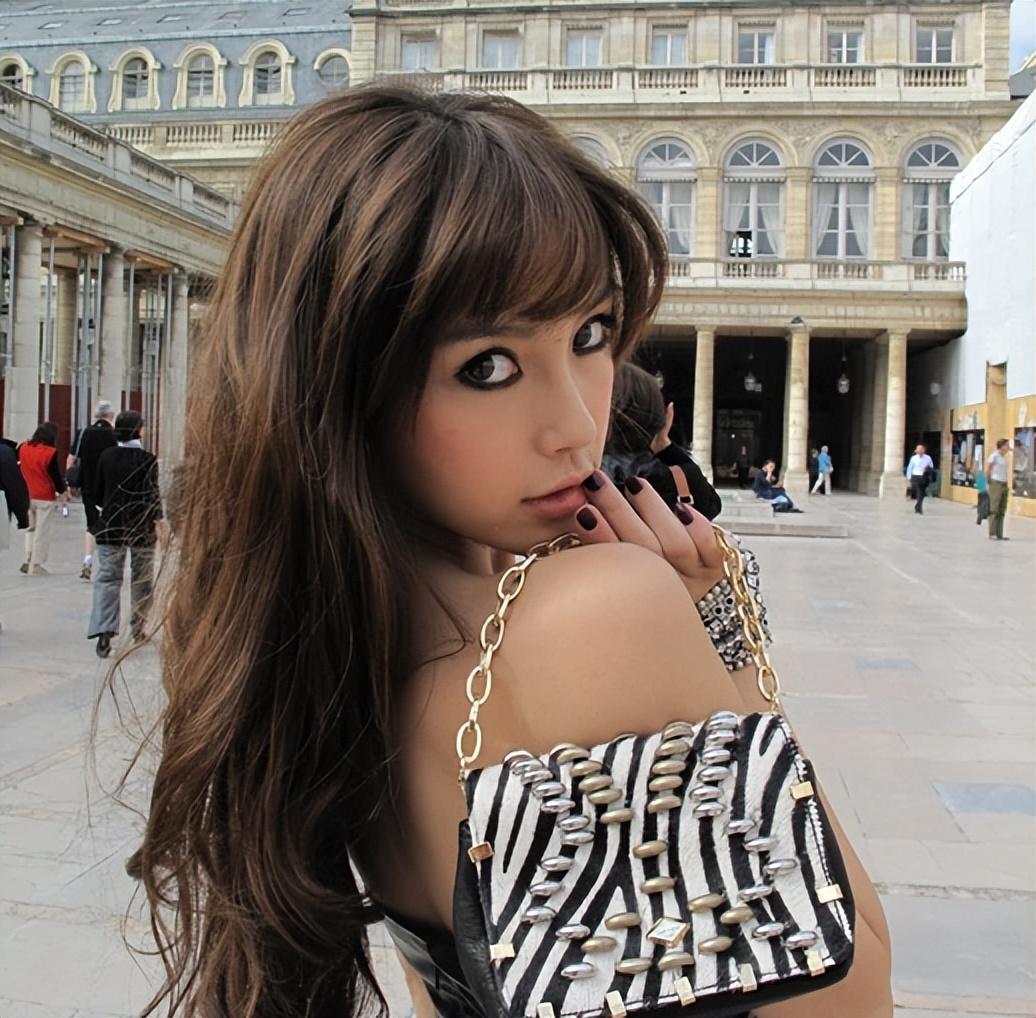 杨颖个人资料简介详细（回顾杨颖的成长史，才明白讨好型人格的黄晓明，又怎会留得住她？）