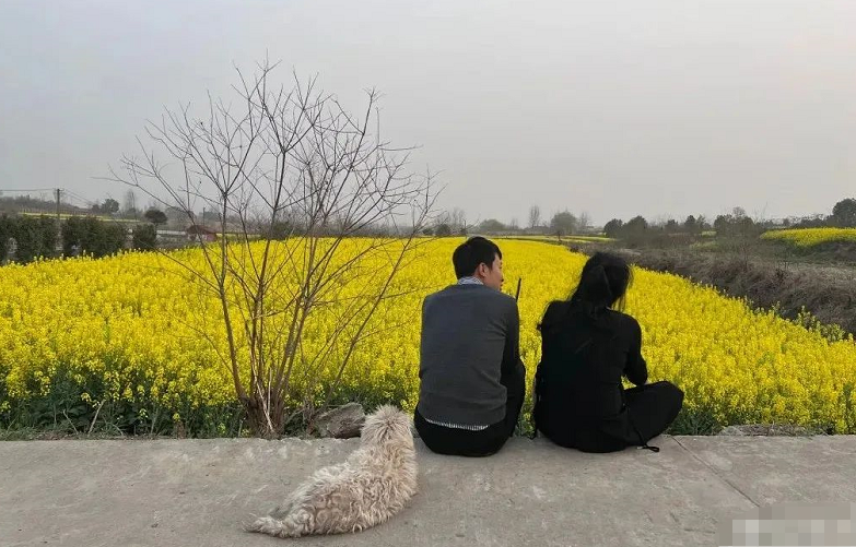 余秀华简介个人资料（“荡妇”余秀华的风流人生，和她不为人知的反抗之路）