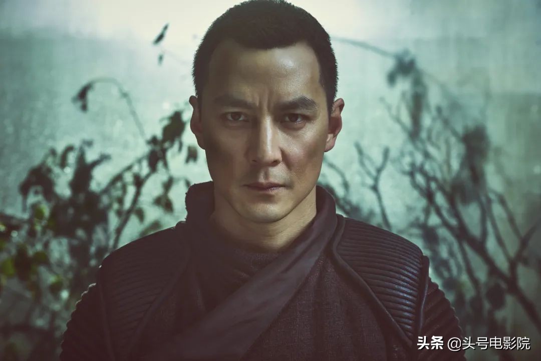 7年没演戏,演技秒杀李易峰,47岁冯德伦新剧开播,胡子花白显老