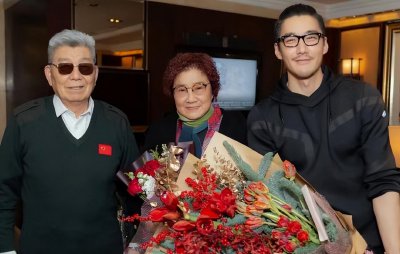 ​胡兵个人资料简介及其家庭（胡兵一家四口罕见同框！）