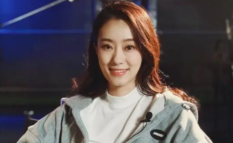 继《李焕英》后，“沉睡”的张小斐，终于凭《交换人生》赢了！