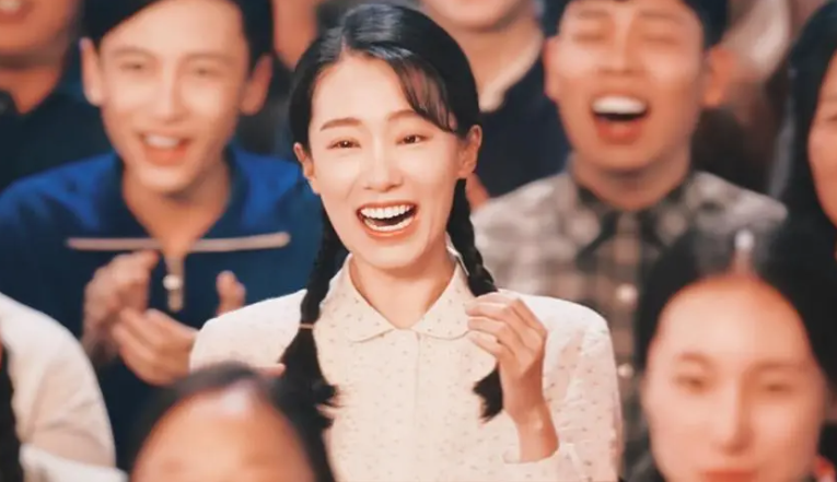 继《李焕英》后，“沉睡”的张小斐，终于凭《交换人生》赢了！