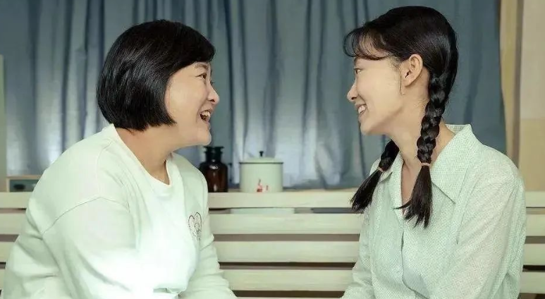 继《李焕英》后，“沉睡”的张小斐，终于凭《交换人生》赢了！