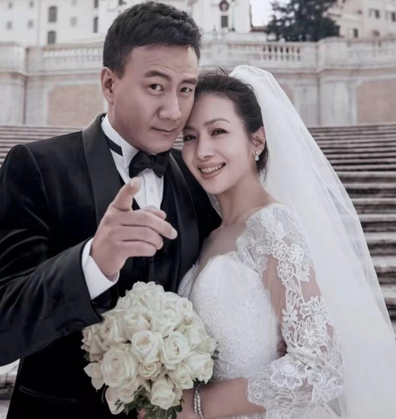 胡军个人资料 ：16瓶啤酒定情，婚后一儿一女，携手相伴20年