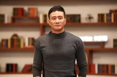 ​胡军个人资料 ：16瓶啤酒定情，婚后一儿一女，携手相伴20年