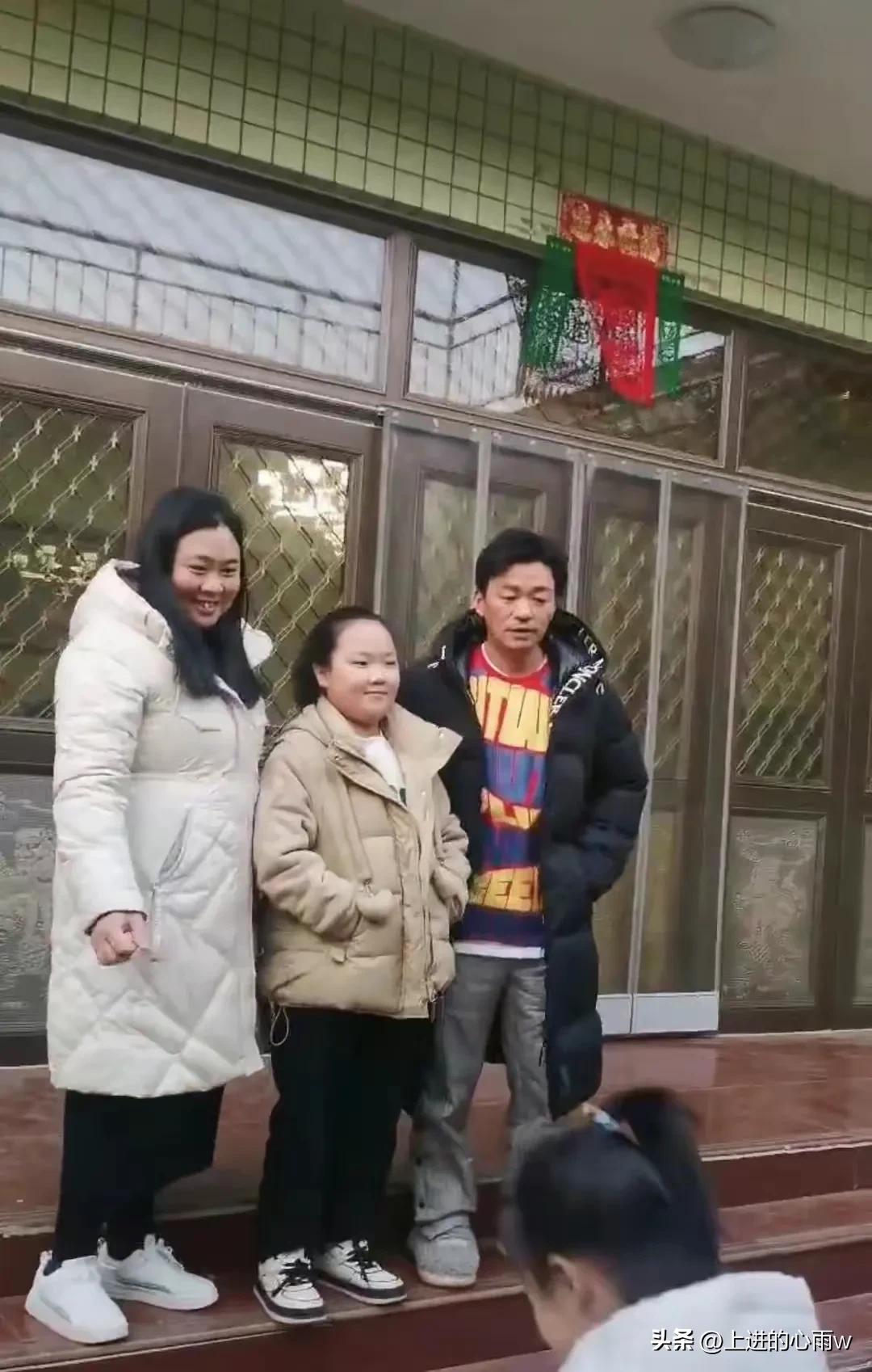 王宝强个人资料 :王宝强一个没有黑料的男人，回村过年，没架子，接地气，赢得好评