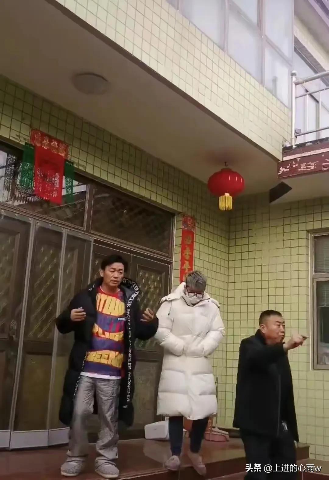 王宝强个人资料 :王宝强一个没有黑料的男人，回村过年，没架子，接地气，赢得好评