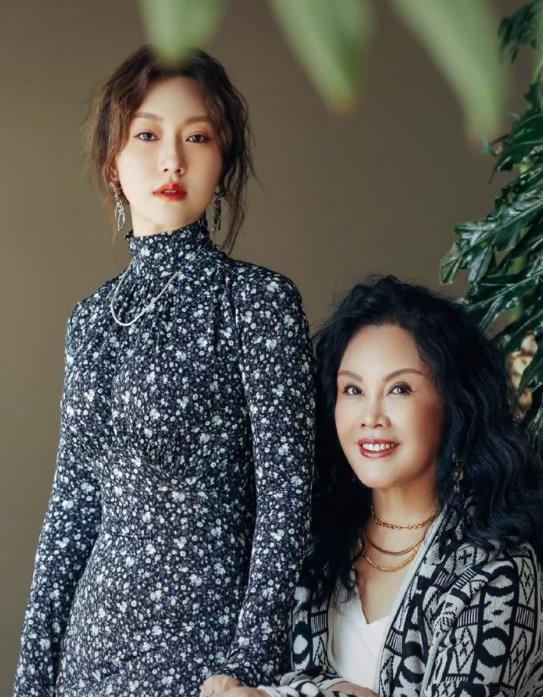 潘阳婚后淡出演艺圈，石磊有怎样的背景能让潘长江把女儿嫁给他