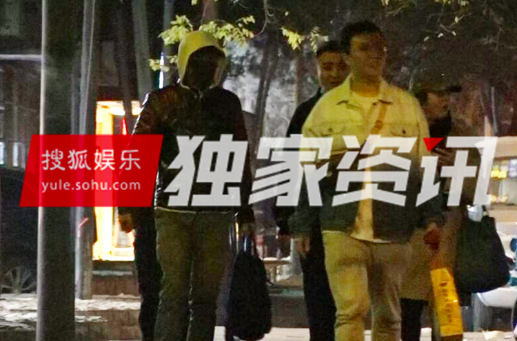 葛优的老婆是谁(葛优罕见携老婆现身,妻子贺聪比他还胖,被宠了20多年)