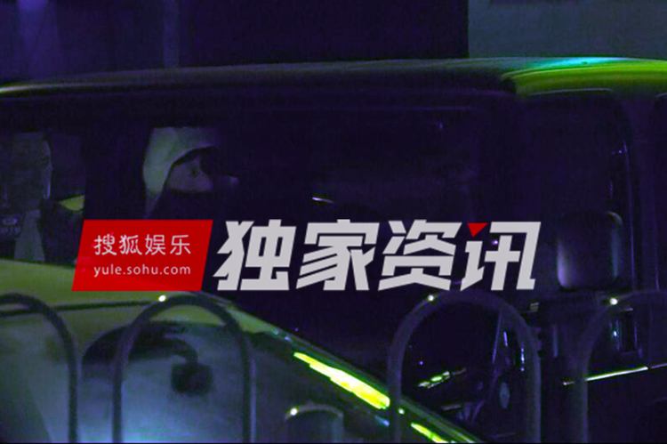 葛优的老婆是谁(葛优罕见携老婆现身,妻子贺聪比他还胖,被宠了20多年)