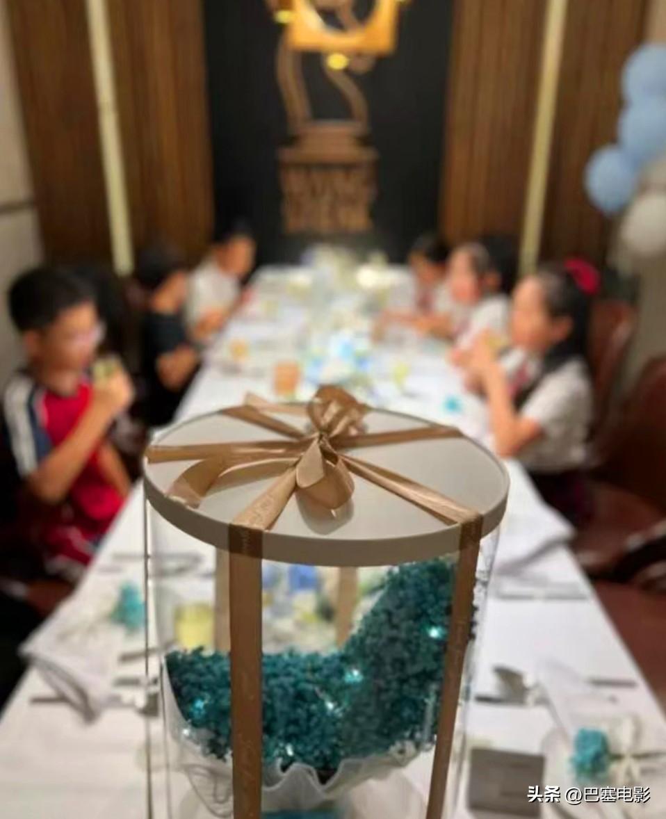 雷佳音老婆美上热搜，被指像父女，细看他的资产，就知什么是赢家