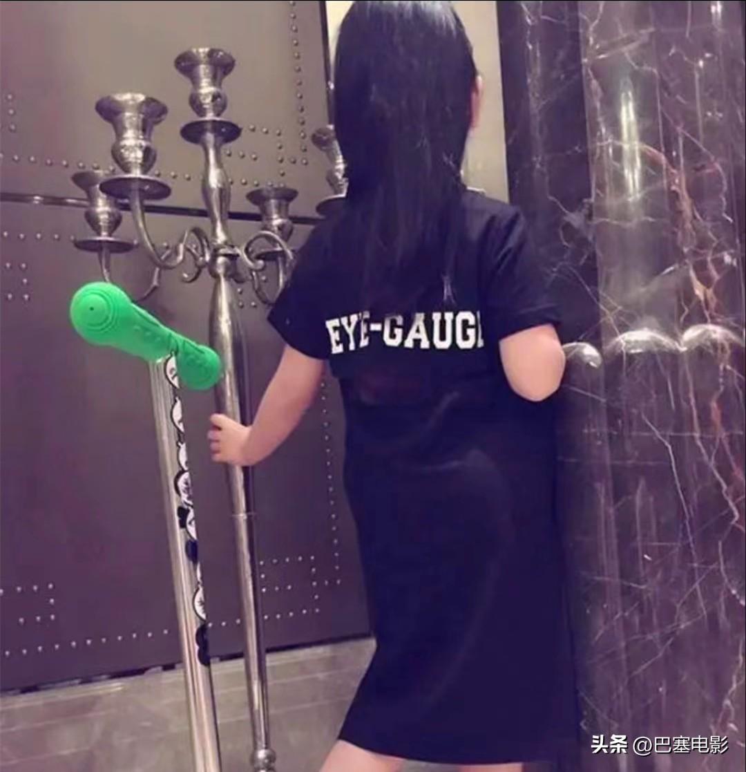 雷佳音老婆美上热搜，被指像父女，细看他的资产，就知什么是赢家