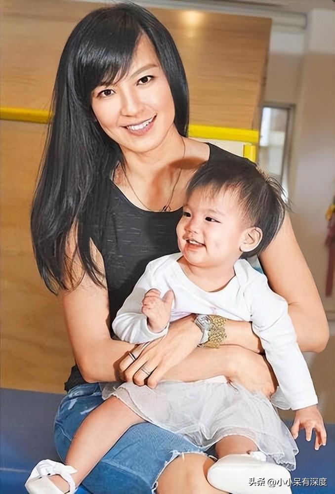 昔日女神林熙蕾近照，48岁好身材遮不住！颜值似冻龄，状态超级棒