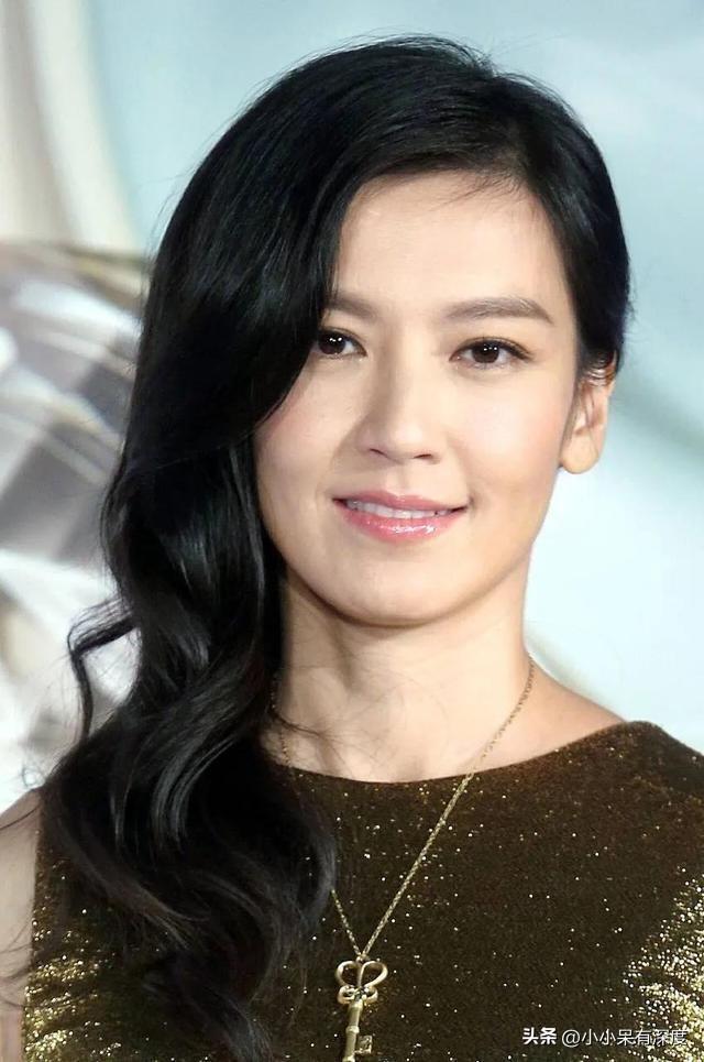 昔日女神林熙蕾近照，48岁好身材遮不住！颜值似冻龄，状态超级棒