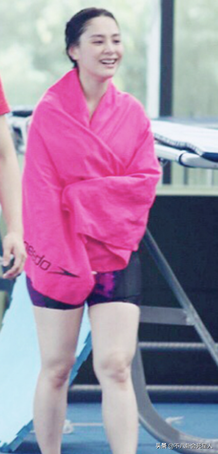 修图人均大长腿，实际又粗又短全是bug，女星腿部生图太真实了