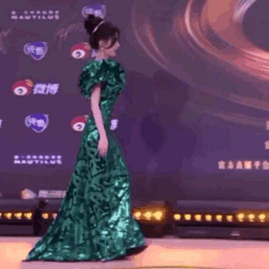 修图人均大长腿，实际又粗又短全是bug，女星腿部生图太真实了