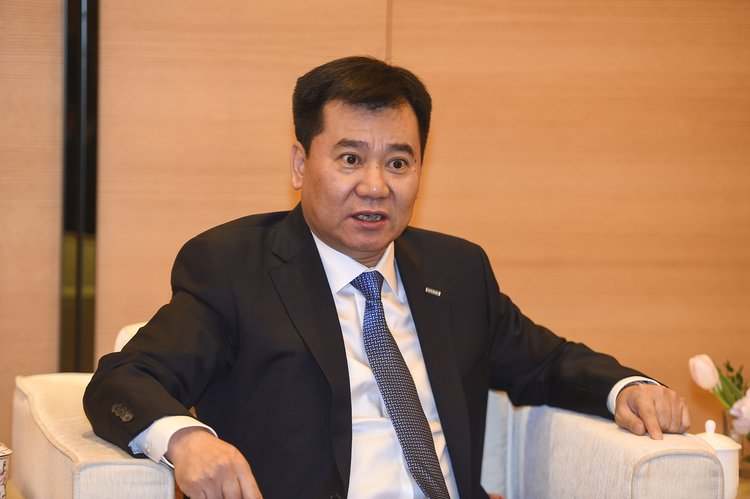 他搭救王健林，相交许家印，挑衅刘强东，为何落难“卖身”无人帮