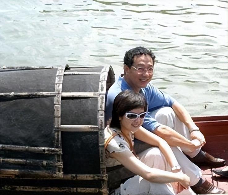 张泉灵是李铁几任妻子(张泉灵老公李铁简介)