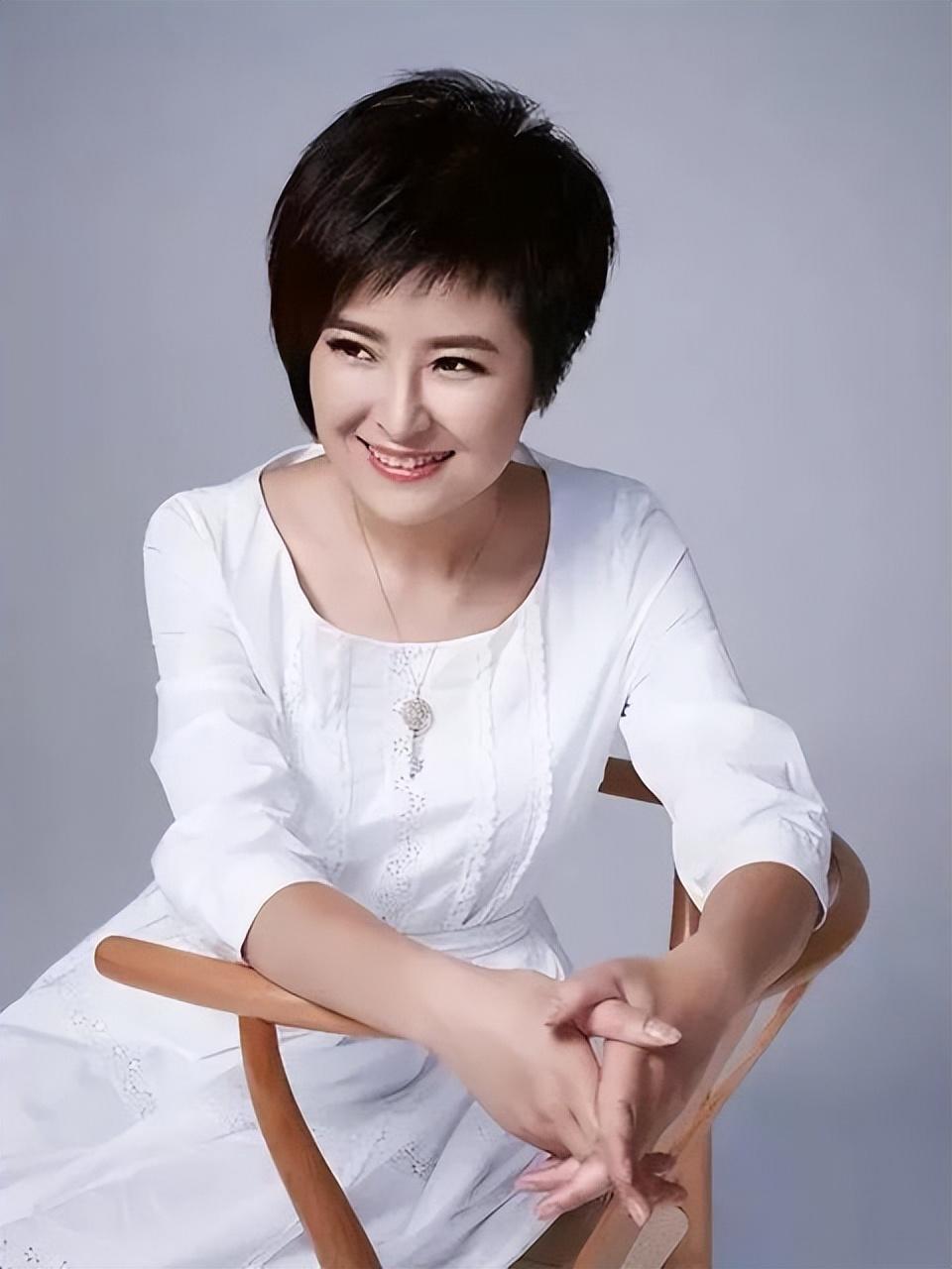 张泉灵是李铁几任妻子(张泉灵老公李铁简介)