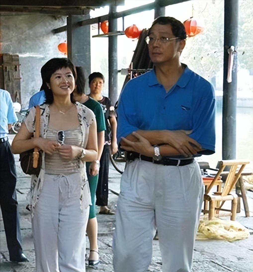 张泉灵是李铁几任妻子(张泉灵老公李铁简介)