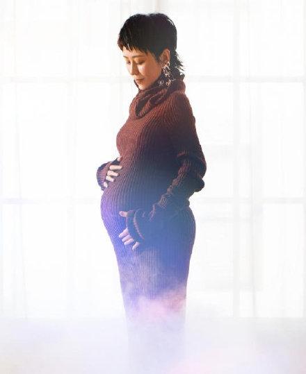 8岁官宣当妈、嫁小11岁老公，中年任性的马丽为何还是喜剧女王？"