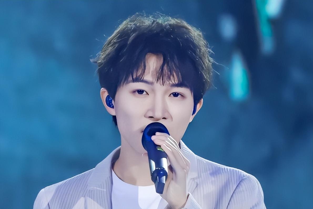 童年被骂“人妖”,后遭那英“抛弃”周深到底经历了什么?