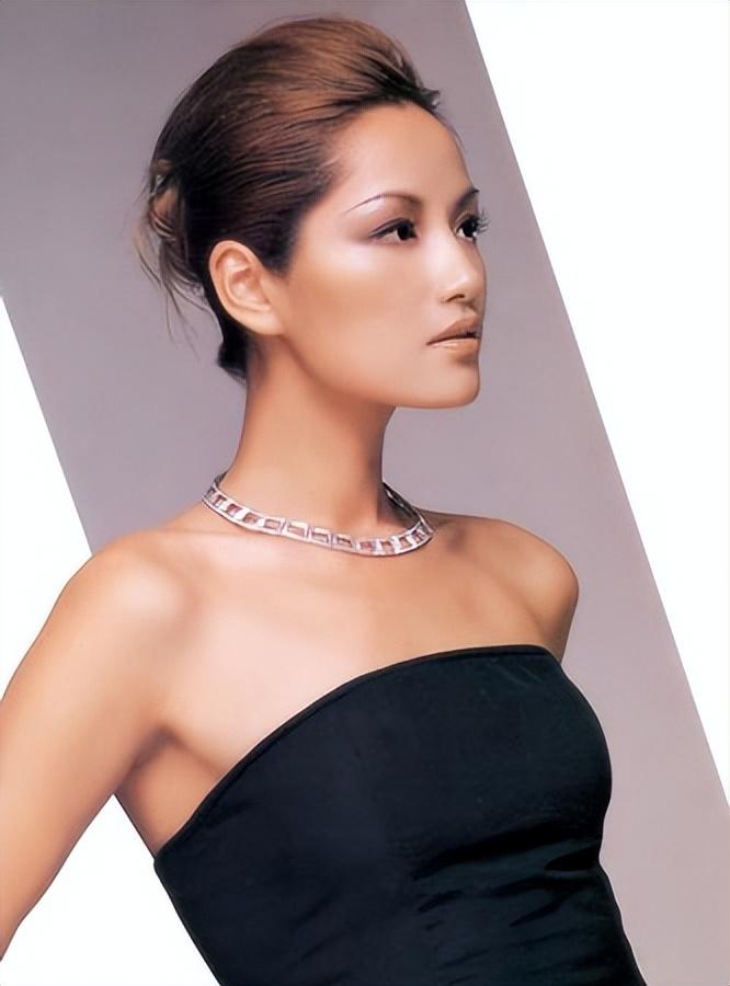 半生悲欢的“国内第一名模”瞿颖，她终究还是选择放下了