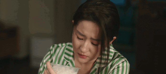 收视夺冠,脱下“古装”的刘亦菲,这剧治愈多少年轻人的精神内耗