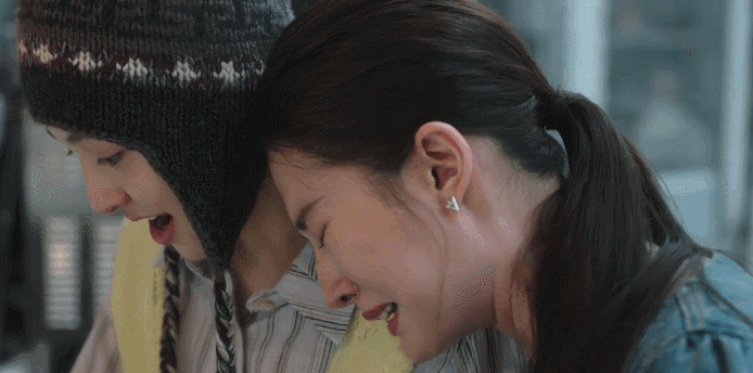 收视夺冠,脱下“古装”的刘亦菲,这剧治愈多少年轻人的精神内耗