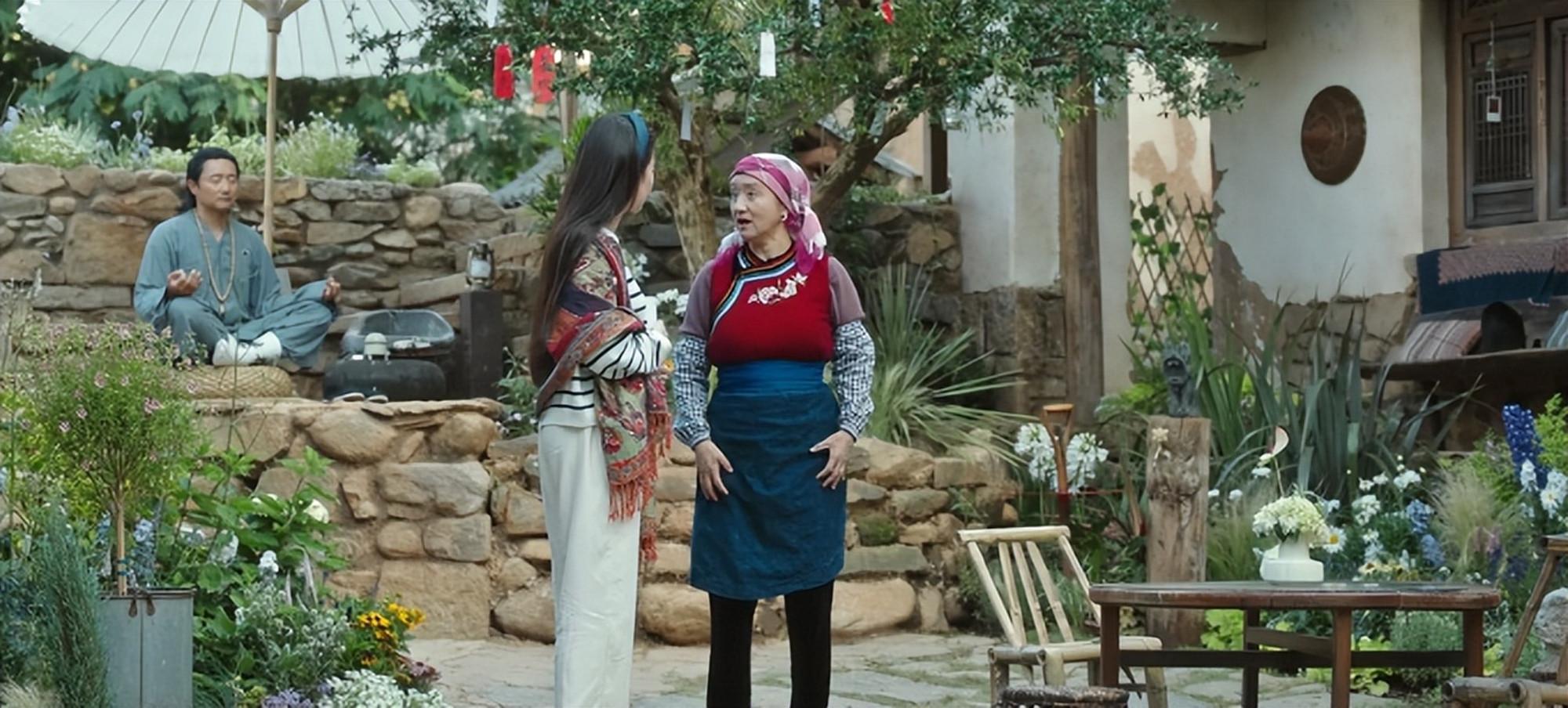 收视夺冠,脱下“古装”的刘亦菲,这剧治愈多少年轻人的精神内耗