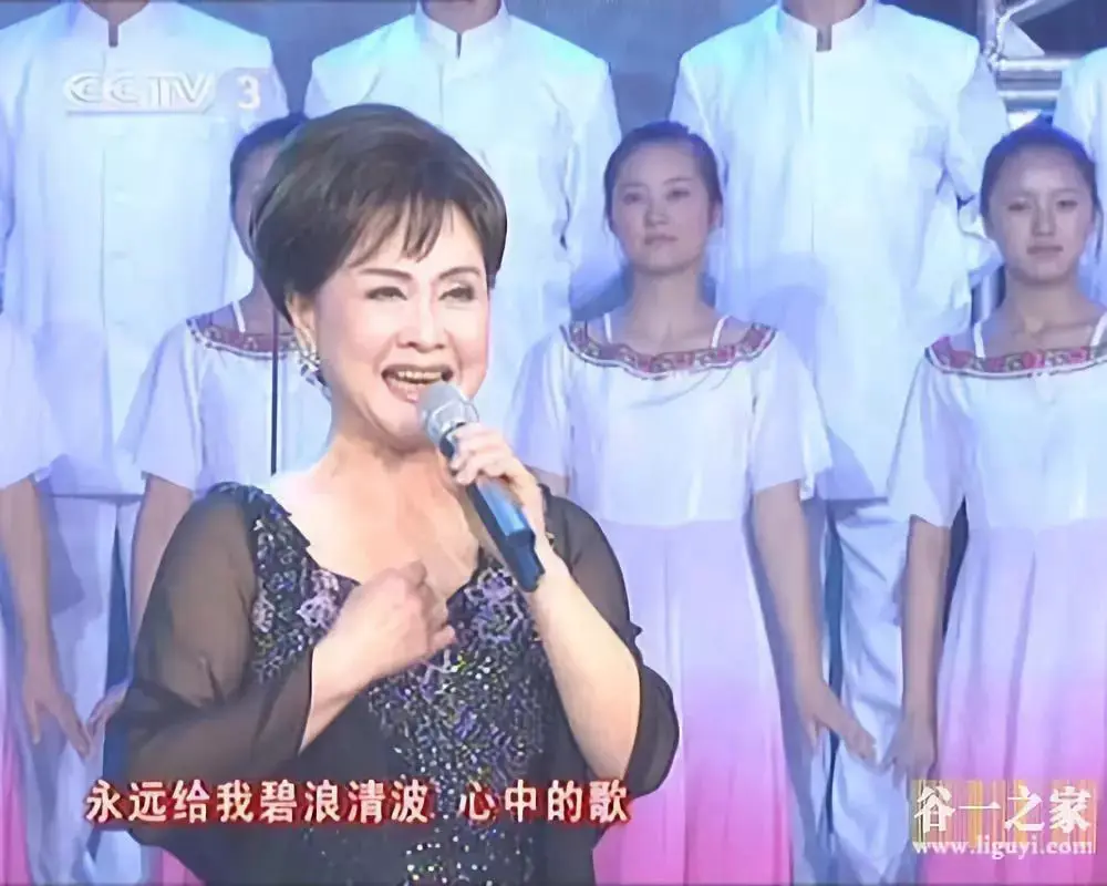 风光背后对女儿有愧疚，李谷一二婚丈夫离世后，女儿成唯一依靠