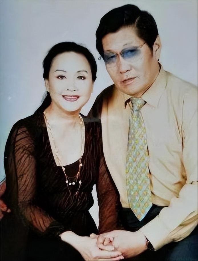 风光背后对女儿有愧疚，李谷一二婚丈夫离世后，女儿成唯一依靠