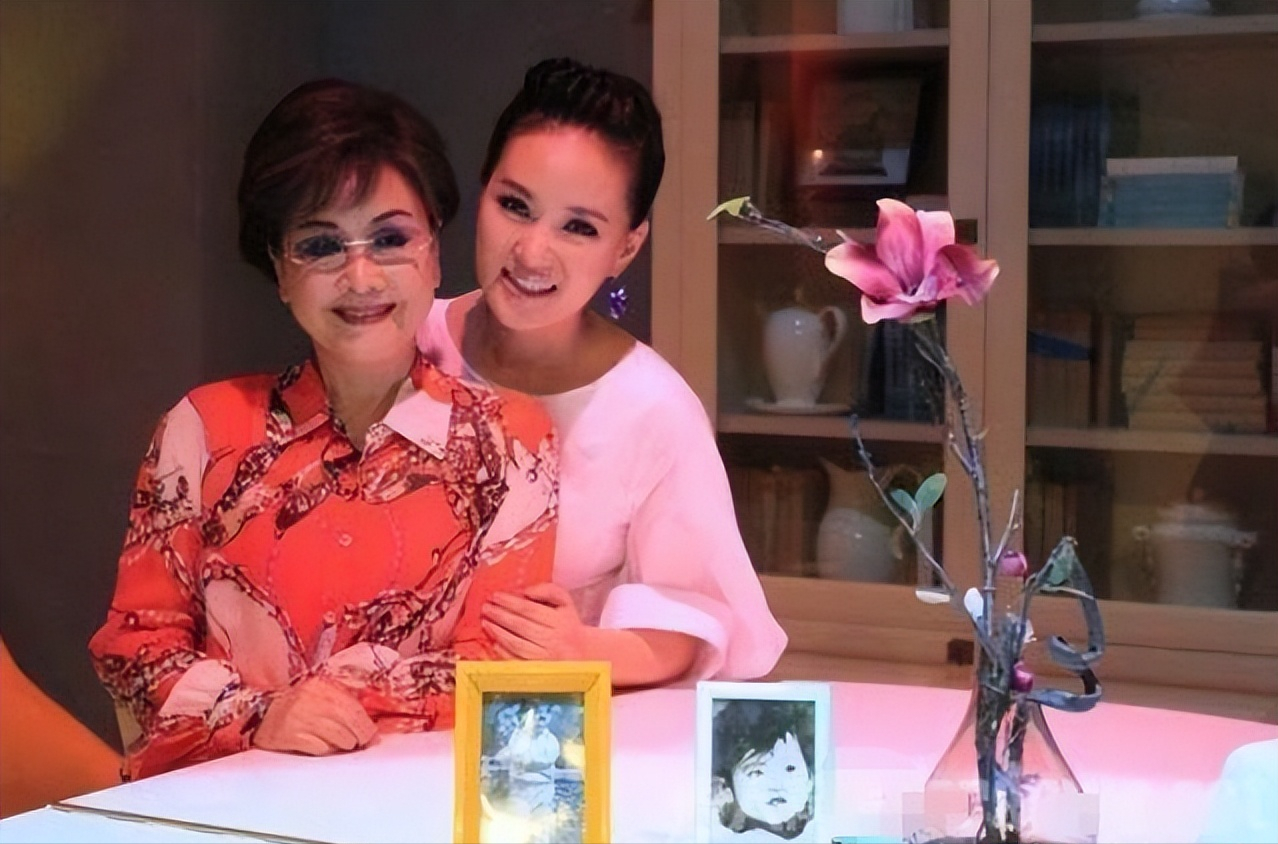 风光背后对女儿有愧疚，李谷一二婚丈夫离世后，女儿成唯一依靠