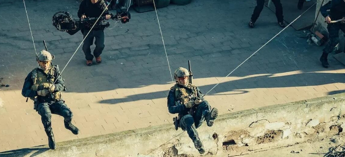 “硬汉小生”黄景瑜:从服务员到一线男星,他只用了两年时间