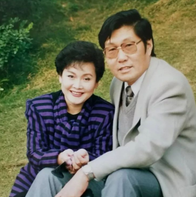 一婚嫁大4岁恩师，二婚嫁开国将军之子，李谷一现状如何？