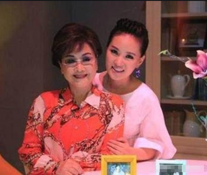 一婚嫁大4岁恩师，二婚嫁开国将军之子，李谷一现状如何？