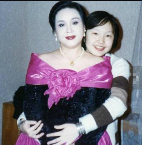 一婚嫁大4岁恩师，二婚嫁开国将军之子，李谷一现状如何？