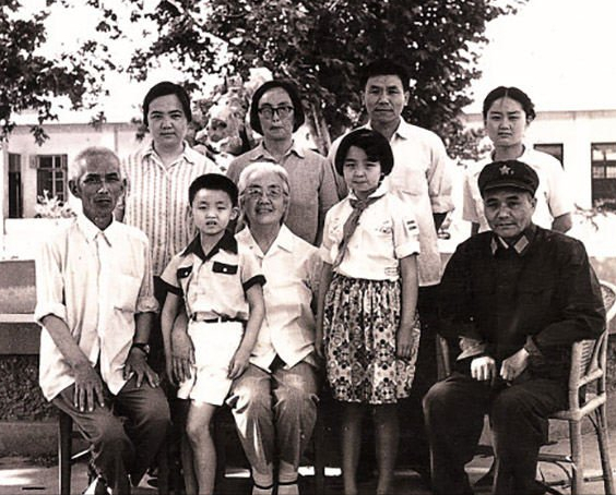 左权：为掩护彭德怀等牺牲，死后妻子嫁其秘书，唯一后人承其遗志