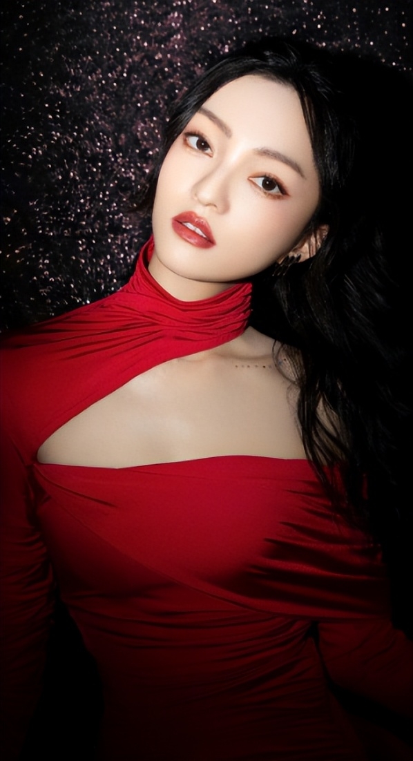 掌掴张韶涵：十年前她拥有隐形的翅膀，十年后她说命运多舛，凤凰涅槃