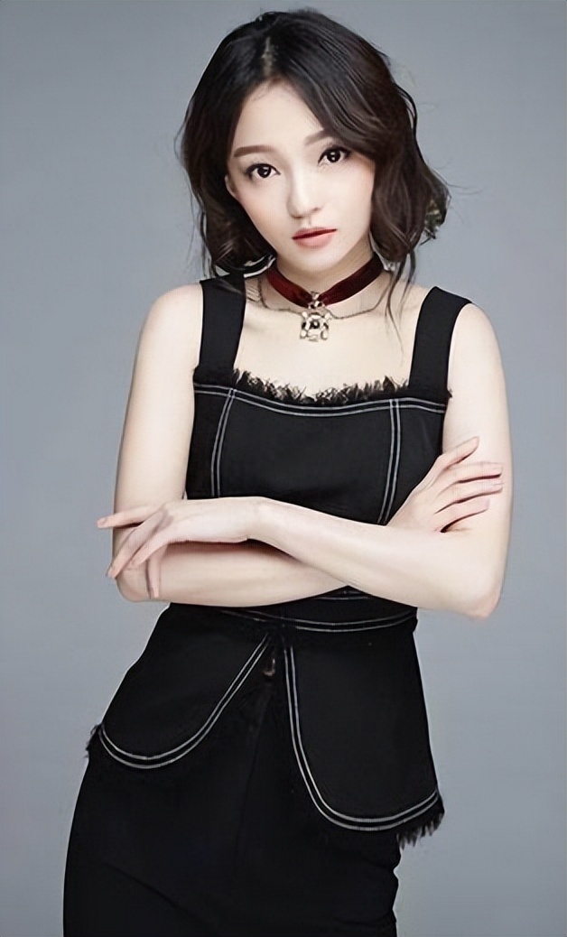 掌掴张韶涵：十年前她拥有隐形的翅膀，十年后她说命运多舛，凤凰涅槃