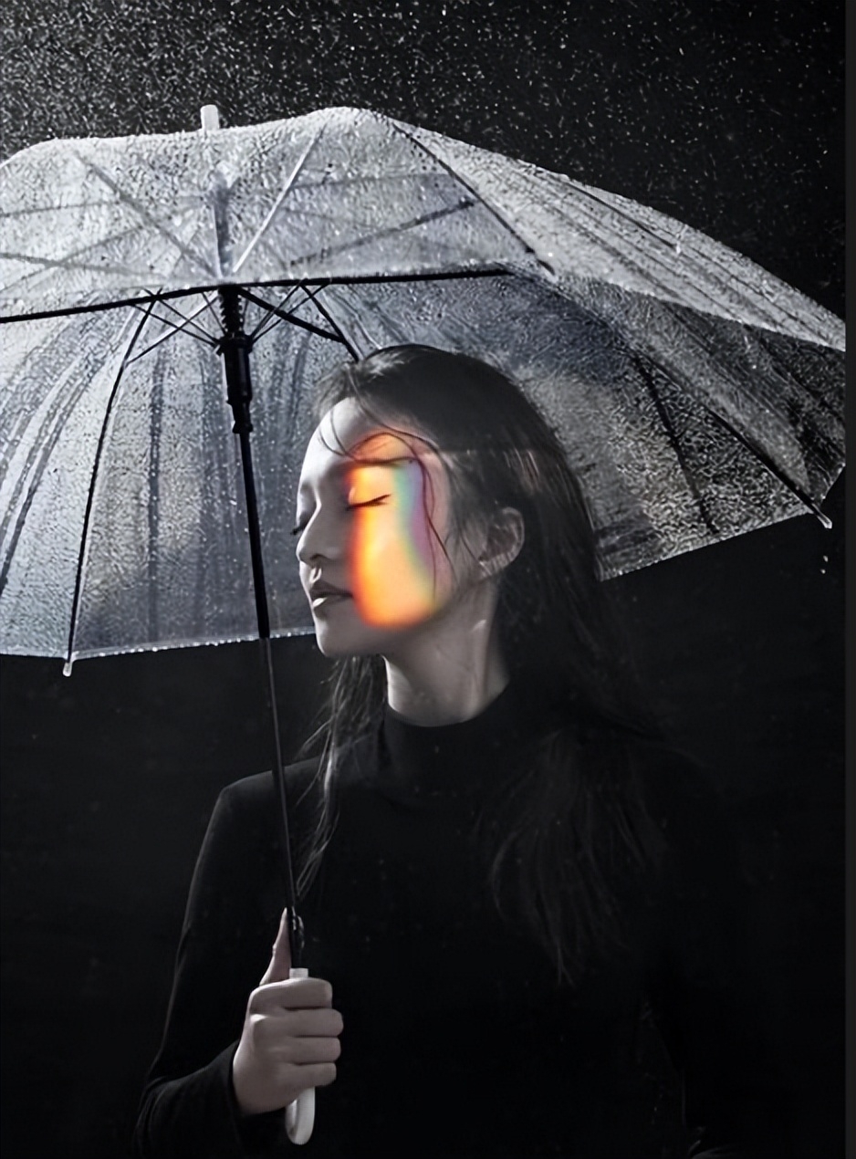 掌掴张韶涵：十年前她拥有隐形的翅膀，十年后她说命运多舛，凤凰涅槃