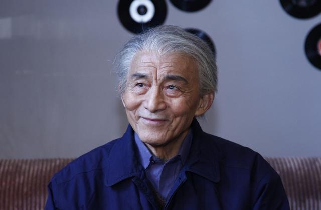 济公游本昌：52岁演主角，73岁赔光家产，人生远比剧本精彩