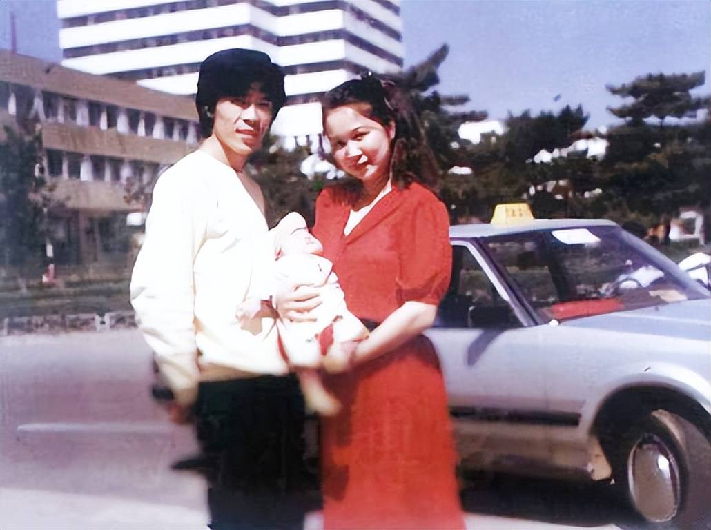 一贴膏药与丈夫结缘的著名演员蔡明，61岁的她有了烦心事