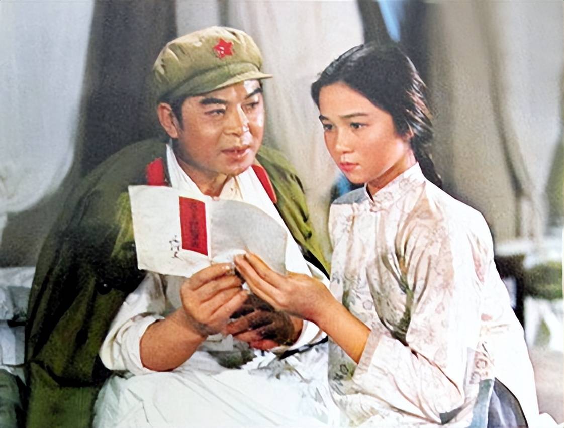 一贴膏药与丈夫结缘的著名演员蔡明，61岁的她有了烦心事