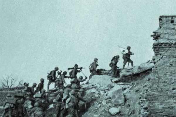 抗日名将王铭章，蒋介石多次为其题词，他做出了什么贡献？